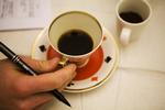 markant. En ny undersøgelse viser, at mere end fem kopper kaffe om dagen nedsætter kvinders chance for at blive gravid med hele 50 procent ved kunstig befrugtning. 