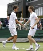 pres. Frederik Løchte Nielsen (tv) og Jonathan Marray under dagens afslutning på ottendedelsfinalen i double. 