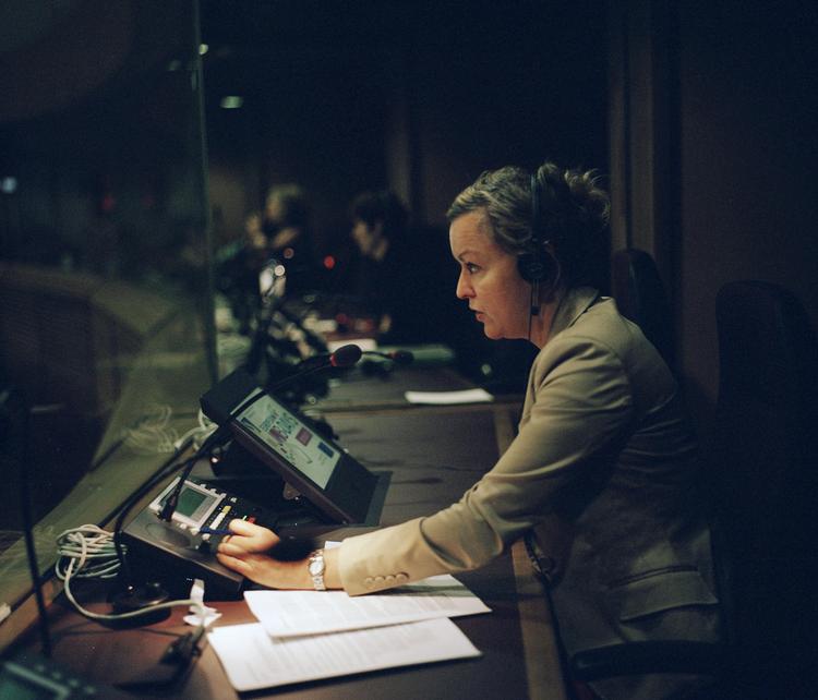 dansk? EU's tolkecenter tilbyder selvsagt oversættelse til alle EU's sprog. Men efterspørgslen på de danske tolke er minimal. 