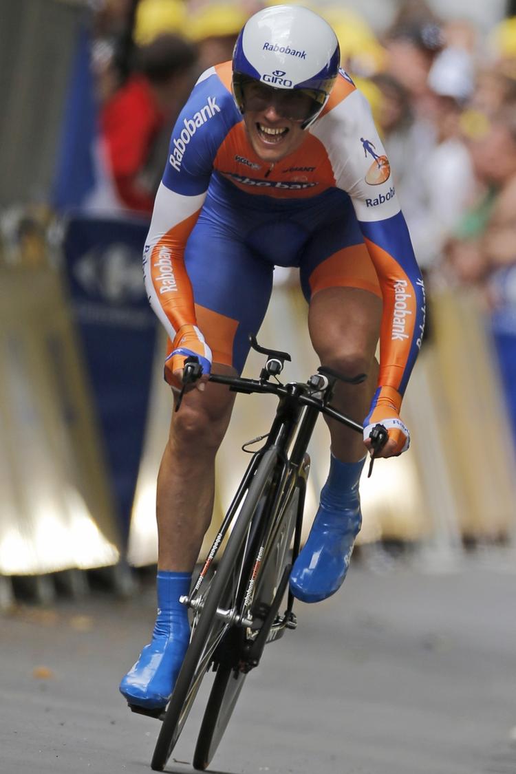 barsk. Maarten Tjallingii viste sig som en af feltets hårde hunde, da han kørte videre med en brækket hofte efter et voldsomt styrt. 