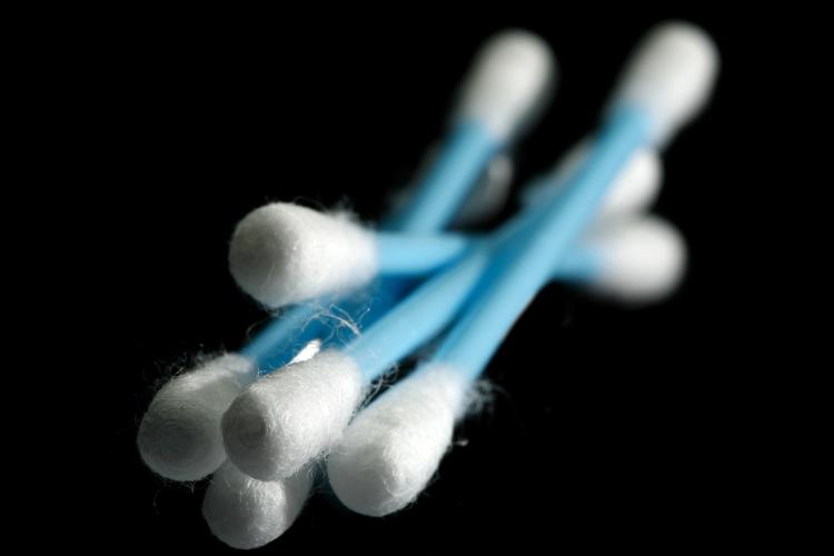 spyttest. De amerikanske myndigheder har netop godkendt en hjemme-HIV-test, der kan fås i håndkøb. Med en vatpind tager man en spytprøve og får svaret op til 40 minutter senere. 