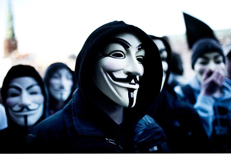 Rettighed. Er det min ret at stjæle dit arbejde, hvis jeg ikke kan lide prisen, spørger filminstruktør Asger Leth. 