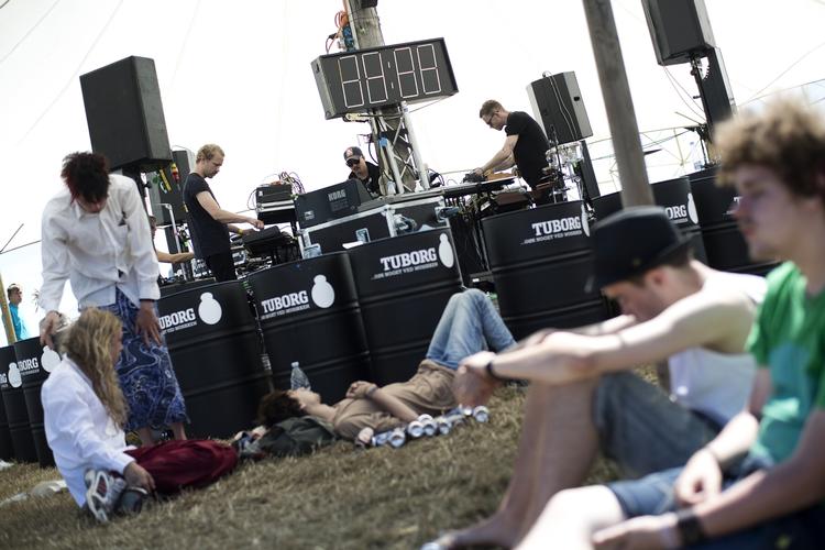 Laaaaangt. Spleen United vil fortsætte med at spille helt til klokken 22 onsdag aften. Derved vil de have spillet koncert i 24 timer i træk, i alt 1.440 minutter. 