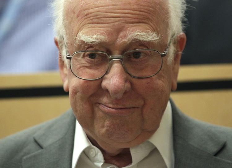 Gennembrud. Peter Higgs var en af forskerne i den gruppe, der første gang nævnte partiklens mulige eksistens i 1964. 