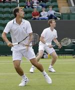 SEMIFINALE. Danske Frederik Løchte Nielsen (tv) er sammen med makkeren Jonathan Marray kun to kampe fra den totale triumf ved Wimbledon. 