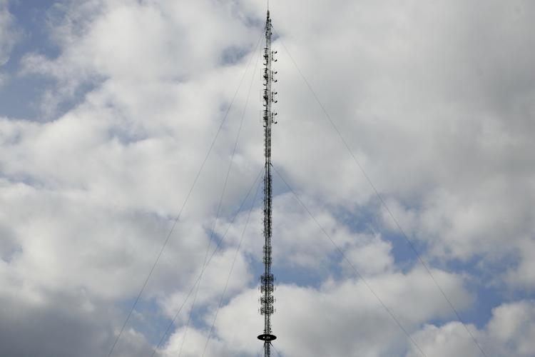 Interferens. Det nye signal, som skal bringe danskerne hurtigere mobildatatrafik, karambolerer med gamle tv-antenner. 