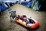 afrusning. Denne ungersvend er faldet blødt. Festivalens medicinske stab har travlt, men heldigvis har der de seneste dage været tale om småskavanker eller forbigående problemer med rusmidlerne. 