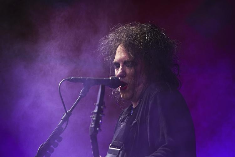 Smith. Forsanger Robert Smith var manden i midten under den langstrakte koncert, The Cure diskede op med på Orange Scene fredag aften. 