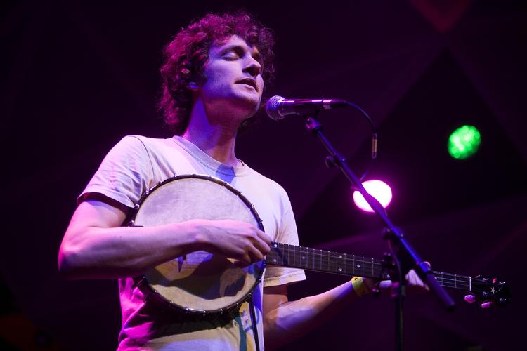 Gloria. Der var saunavarmt og kø ved indgangene, da Sam Amidon spillede i Gloria. 
