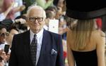 Barnløs. Pierre Cardin har ingen arvinger, og leder efter et menneske, der vil overtage imperiet. 