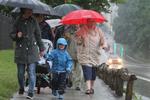 ØV. Vejrudsigten lover regn, regn og atter regn de kommende dage. Vil du have sommer er du nok nødt til at rejse væk fra Danmark og Valby Bakke, hvor billedet er taget i dag. 
