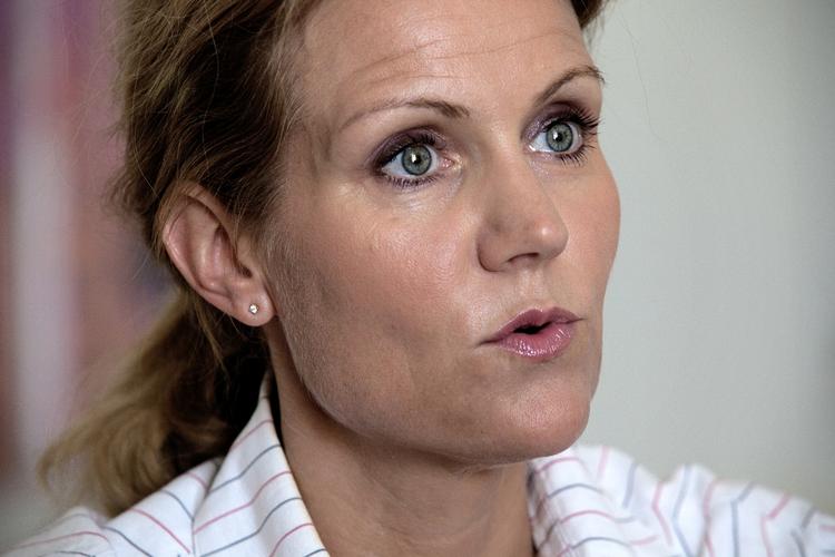 undskyning. Socialdemokraternes Bjarne Laustsen foreslår statsministeren at sige undskyld til danskerne. 