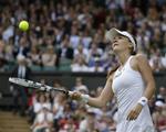 TVIVLSOM. Agnieszka Radwanska måtte forlade dagens pressemøde med vejrtrækningsproblemer. I morgen skal hun spille Wimbledonfinale. 