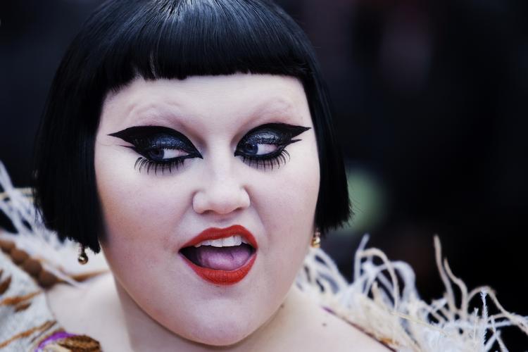Selvsikker. Gossips frontkvinde, Beth Ditto mener, at gode venner er en vigtig faktor, når det kommer til at føle sig sikker på sig selv. 