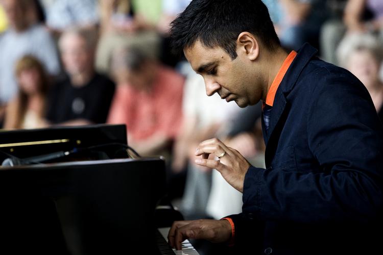 Tangentevner. Den prisvindende amerikanske pianist Vijay Iyers åbnede Copenhagen Jazz Festival 2012 med sine drilske rytmiske labyrinter. 