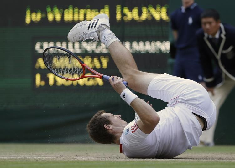 Triumf. Andy Murray er på halen i denne situation, men han sluttede på toppen og kan gøre klar til finalen. 