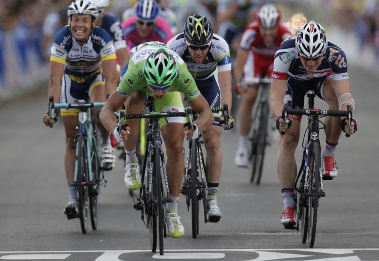 Kamp. Andre Greipel (til højre) må strække våben, men de færreste ville nok ikke end have haft kræfterne til at være med fremme, hvis de havde været i hans sted i dag. 
