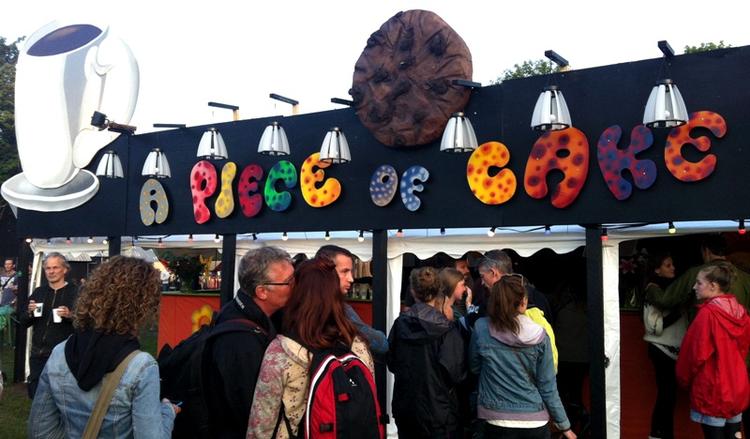 Afløb. Roskilde Festival har en del gæster  med pludselig opstået behov for noget sødt. Piece of Cake kan stille trangen med godt hjemmebag. 