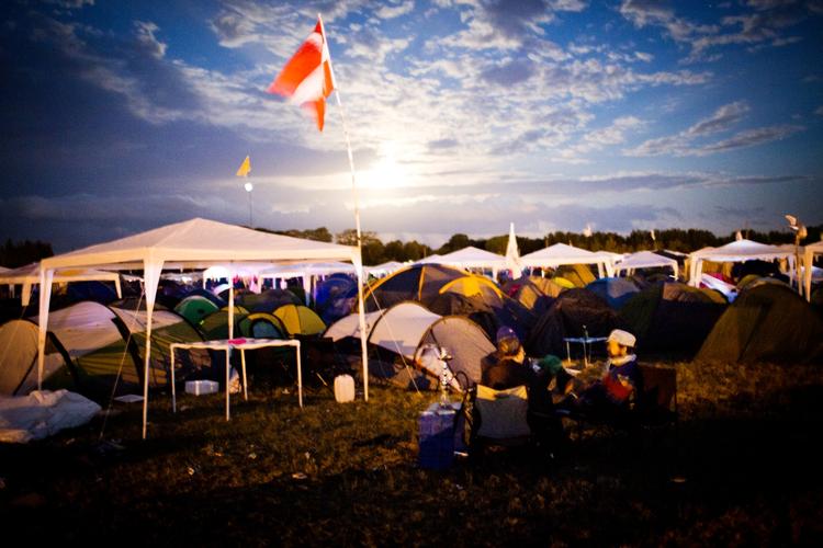 Lejr. Roskilde Festival 2012 er i fuld gang. Personerne her på billedet har ingen relation til historien om Suleima. 