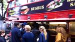 Båt-båt. Flæskesteg er godt. I hvert fald hos Bus Bus, som serverer en mør steg i god bolle. 
