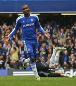 KLUBSKIFTE. Salomon Kalou skifter Chelsea blå dragt med Lilles røde. 