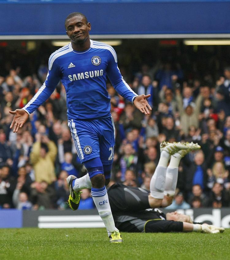KLUBSKIFTE. Salomon Kalou skifter Chelsea blå dragt med Lilles røde. 
