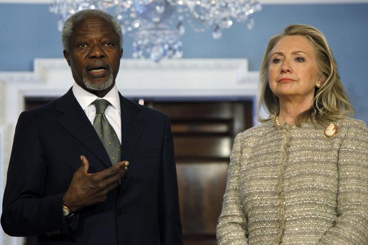 Forhandling. Mægler for den Arabiske Liga, Kofi Annan, og USA's udenrigsminister Hillary Clinton ved Syrien-diskussioner i Juni. 