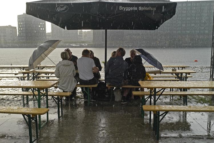 Regnvejr. Jazz Festivalen var meget hårdt ramt af skybruddet i 2011. Særligt Copenhagen Jazz House led under en massiv regnskade. 
