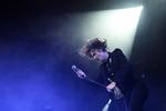 MINDER. Sanger Dennis Lyxzén fortalte i mellem sin vilde krigsdans og spring fra højtalerne minder om sin første Roskilde Festival, hvor 'selv svenske bands talte engelsk', Stengade 40 tilbage i 1994 og Refuseds første koncert i Roskilde i 1998. Ak ja, som tiden dog går (i stå) i godt selskab. 