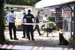 Sexovergreb. Politiet afspærrede et område i mediebyen på Roskilde Festival efter en svensk kvinde havde anmeldt en voldtægt. 