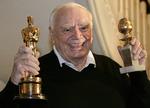 Oscar. Ernest Borgnine vandt en Oscar for rollen som en forelsket, genert slagter i filmen Marty. 