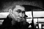 Tavshed. Manden sad i en bus og ventede på en busholdeplads i Ulan Bator. »Man kan hurtigt fornemme, om folk er okay med at blive fotograferet«, siger Jacob Aue Sobol. 