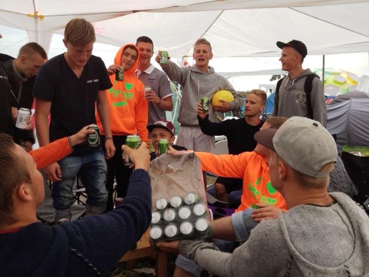Kernen. Drengene her bliver til det allersidste. Og de skal slet ikke sove i nat. 