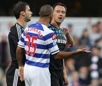 UVENNER. En kontrovers mellem John Terry (th) og Anton Ferdinand (midten) er havnet i retten. 