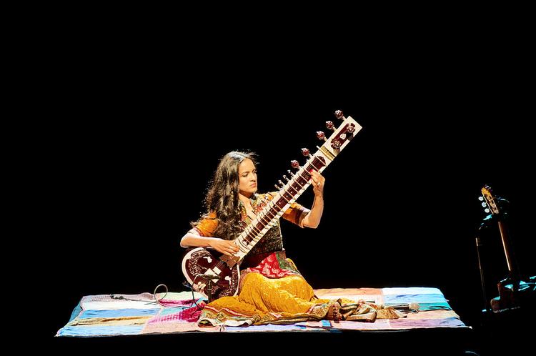 Koncert. Teknisk er Anoushka Shankar i en helt særlig klasse. Og hun har et formidabelt musikalsk overblik.  