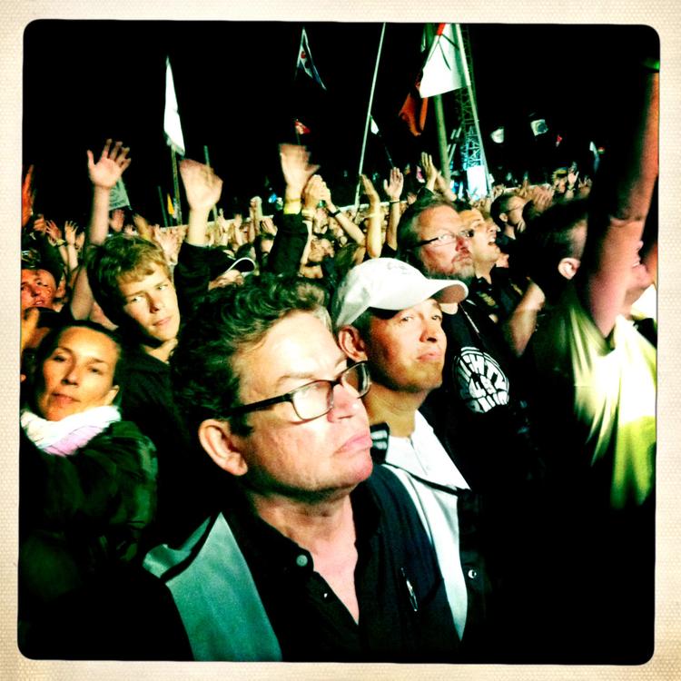 No surrender. »På vej hen over græsset griber jeg mig selv i at overveje, hvor teltet skal slås op næste år. Jeg halter næsten ikke mere. Og jeg nynner for mig selv:  »No retreat, baby, no surrender ...«. 