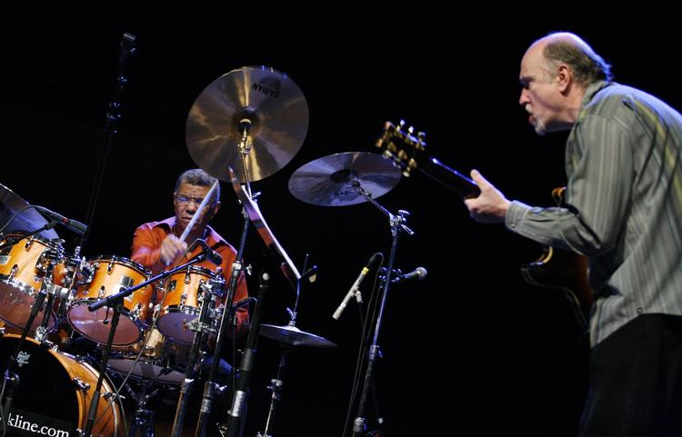 Trægt. Guitaristen John Scofield må siges at være en af jazzfestivalens absolutte hovednavne. Alligevel er der stadig billetter til koncerten. 