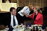 Forhandling. Regeringen får ikke sin finanslov igennem uden Enhedslisten. Derfor er det Johanne Schmidt-Nielsen (EL), der skal redde Helle Thorning Schmidt (S) 