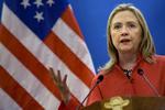 Dialog. Egyptens præsident og militærråd skal nå til enighed for at egyptens befolkning kan få, hvad krævede under den egyptiske revolution, mener Hillary Clinton. 