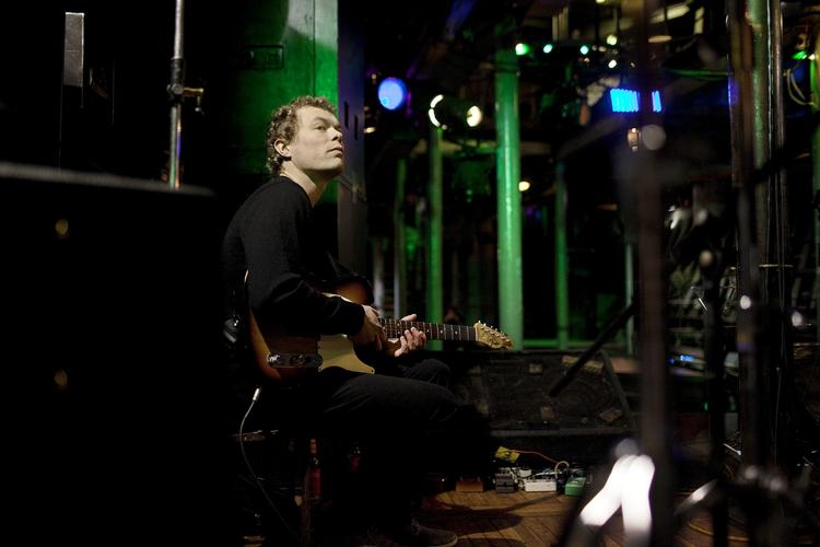 Samarbejde. Guitaristen Jakob Bro (billedet) har bevæget sig udenfor jazzens trygge rammer. Blandt andet i selskab med den elektroniske musiker Thomas Knak. 