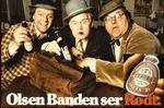 HVERDAGSØL. Et par Tuborg på bordet var helt normalt i Olsen Banden filmene - her reklamerer trioen endda for Rød Tuborg. 
