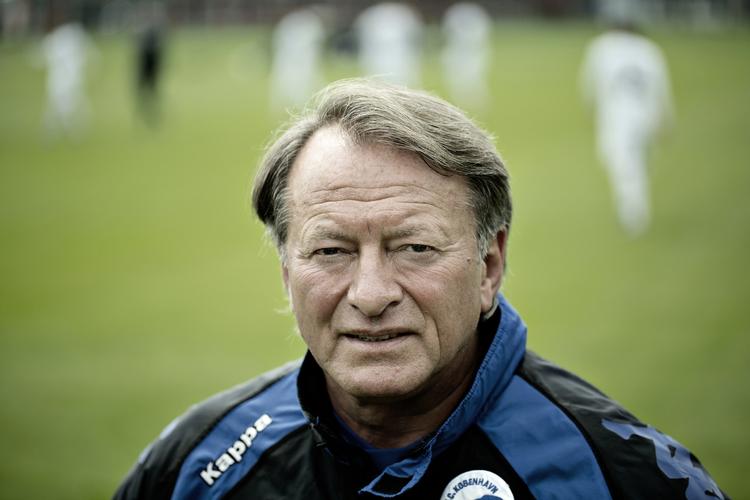 Motivation. Belgiske Ariel Jacobs tror at sølvmedaljerne i sidste sæson kan motivere FCK'erne i den kommende sæson. 