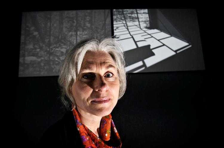 Rumligt. Kunstneren Ann Lislegaard har bl.a. udstillet i X-rummet på Statens Museum for Kunst med et videoværk. Hertil lod hun sig bl.a. inspirere af brasiliansk arkitektur og amerikansk billedkunst. 