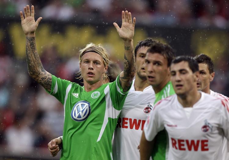 KOVENDING. Simon Kjær (tv) er pludselig indstillet på at spille for Wolfsburg igen. 