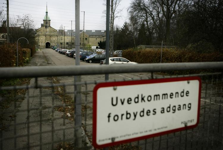 Kriminalitet. Indsatte bruger blandt andet mobiler til at true vidner, mener myndighederne. 