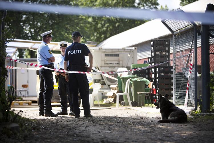 Afspærring. Politiet afspærrede området i mediebyen, hvor der angiveligt skulle være foregået en forbrydelse. 