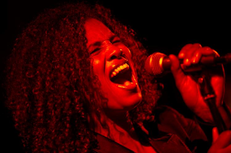 Pyha! Neneh Cherrys energi fik frit løb med et i længden trættende resultat. 