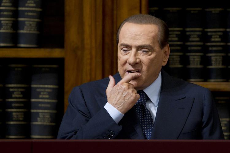 POLITIK. Berlusconi har flere gange stået i spidsen for Italiens regering. Nu vil han gerne til magten igen. 