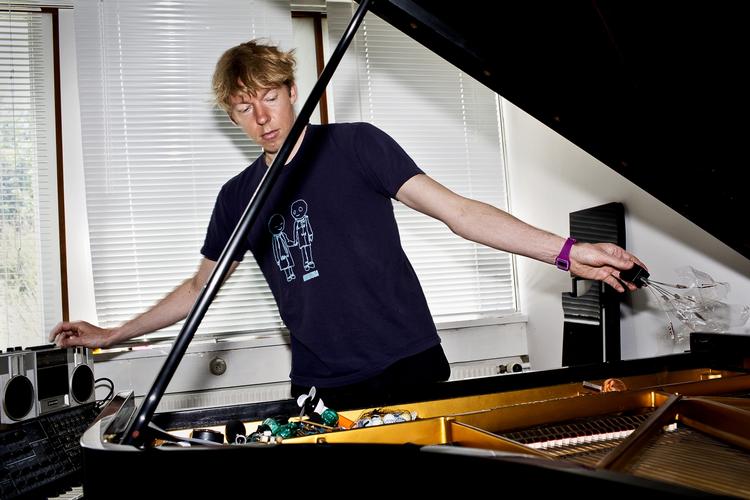 Avantgarde. Pianisten Søren Kjærgaard lykkedes med en af jazzfestivalens vigtigste koncerter, da han iscenesatte komponisten John Cage. 