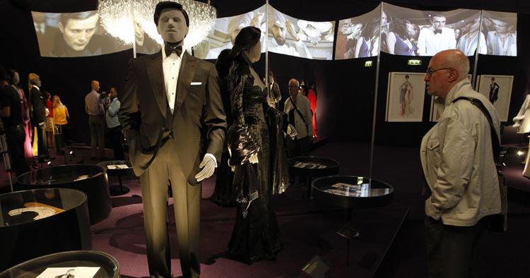 007. En udstilling med over 400 rekvisitter fra James Bond-filmene er netop åbnet i London. 